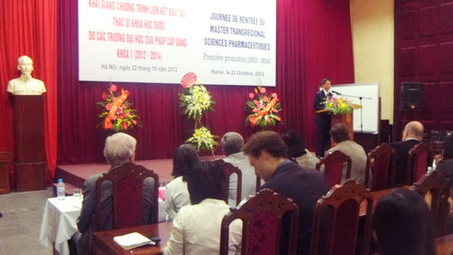 ເປັນຄັ້ງທຳອິດ ຫວຽດນາມ ບຳລຸງ ສ້າງຂັ້ນປະລິຍາໂທຂະແໜງການຢາ ຮັບໃບປະກາດສະນິຍະບັດເອີລົບ